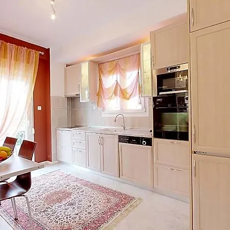 Prime Luxury Front Vrasná