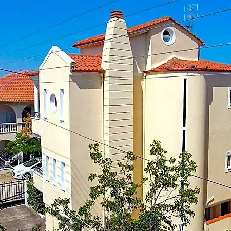 Prime Luxury Front